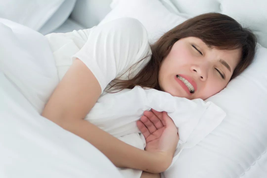 小孩睡觉磨牙是缺什么怎么回事？口腔生理学是什么原因