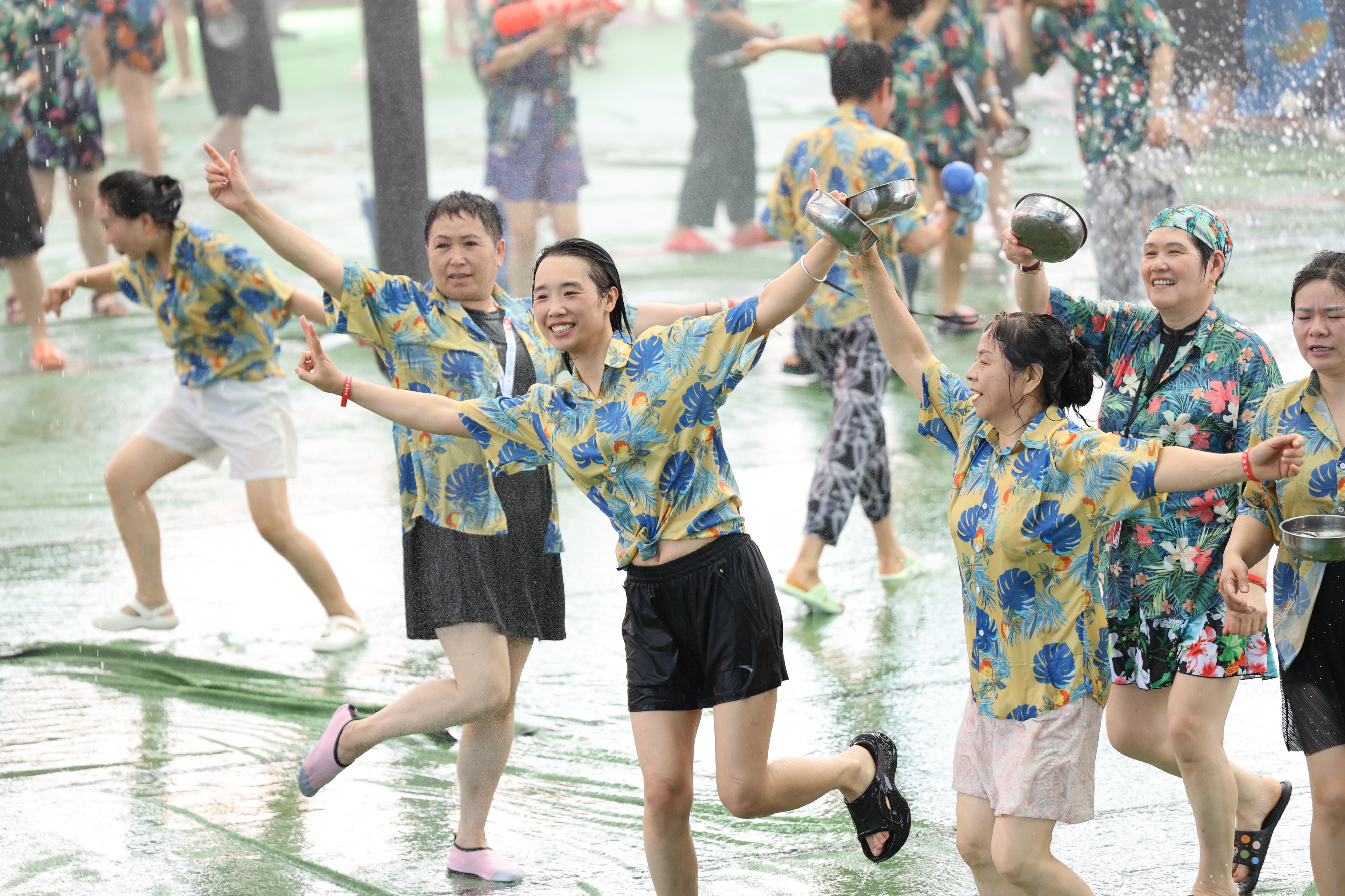 无限极微刊-泼水节-2025-0520推文插图-泰国之旅