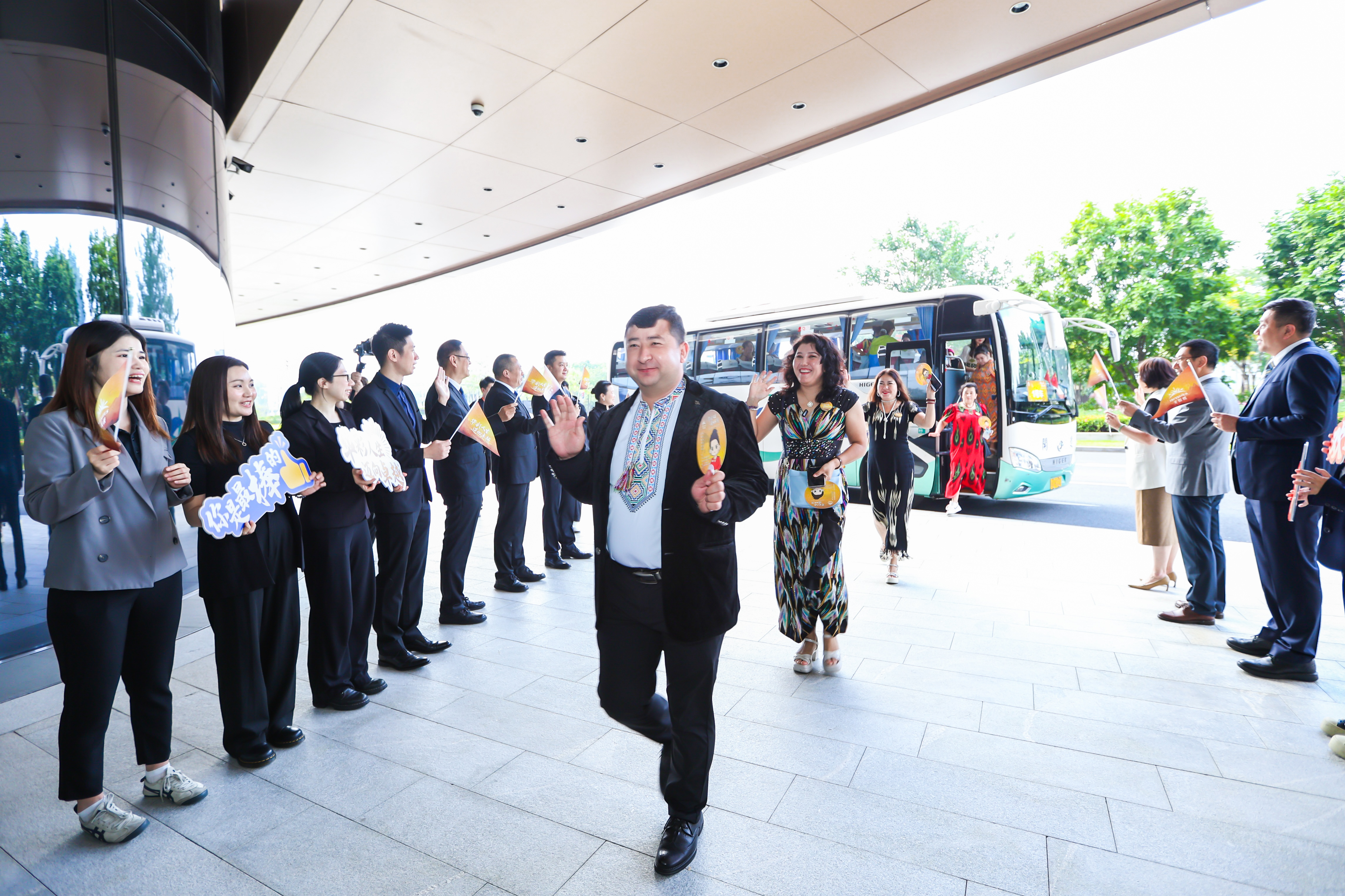 无限极微刊-活动现场2-2025-1102-梦想终有回响！直击2025无限极新晋业务总监闪耀时刻