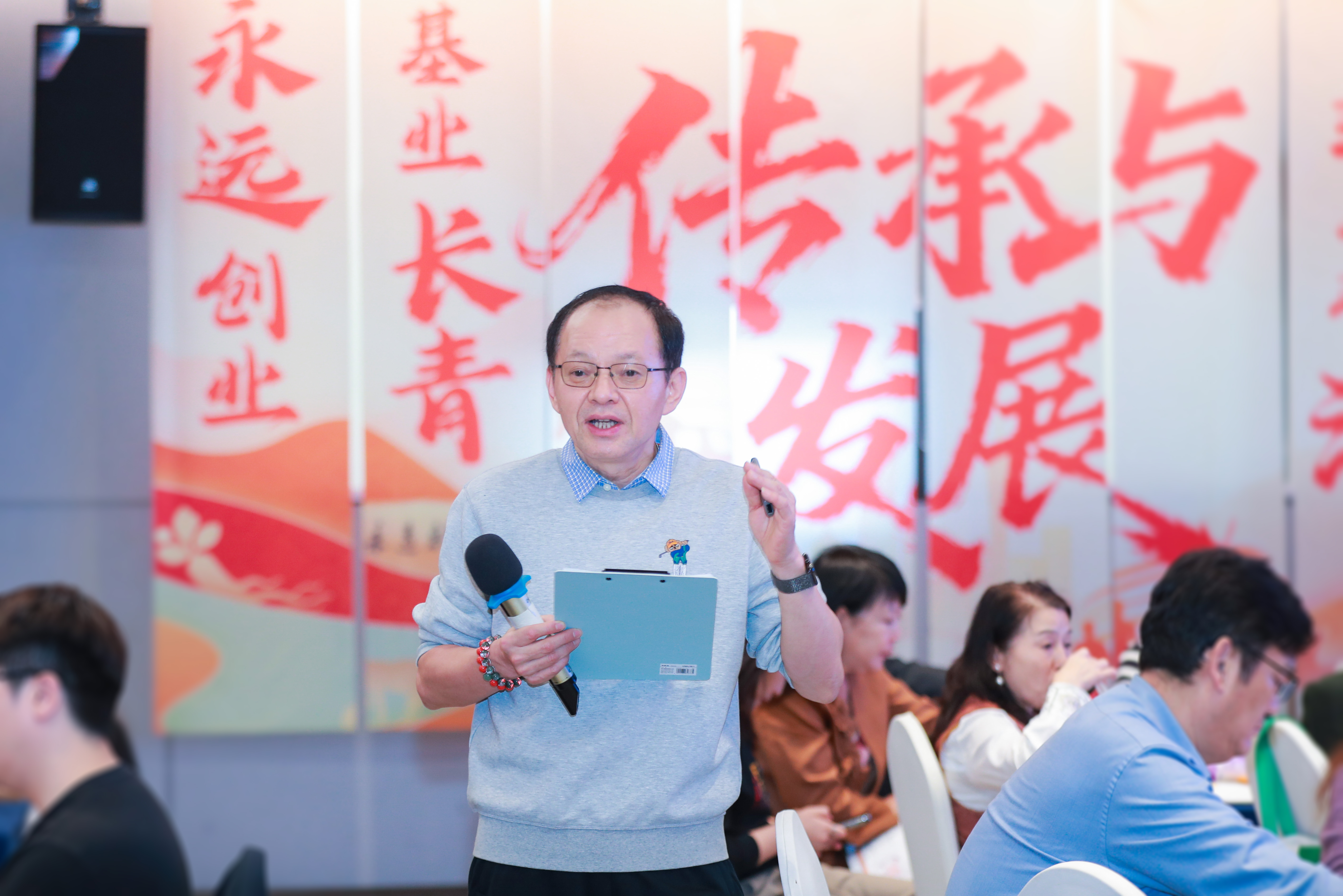 无限极微刊-活动现场10-2025-1125-在长沙，我们继续这场关于传承的对话