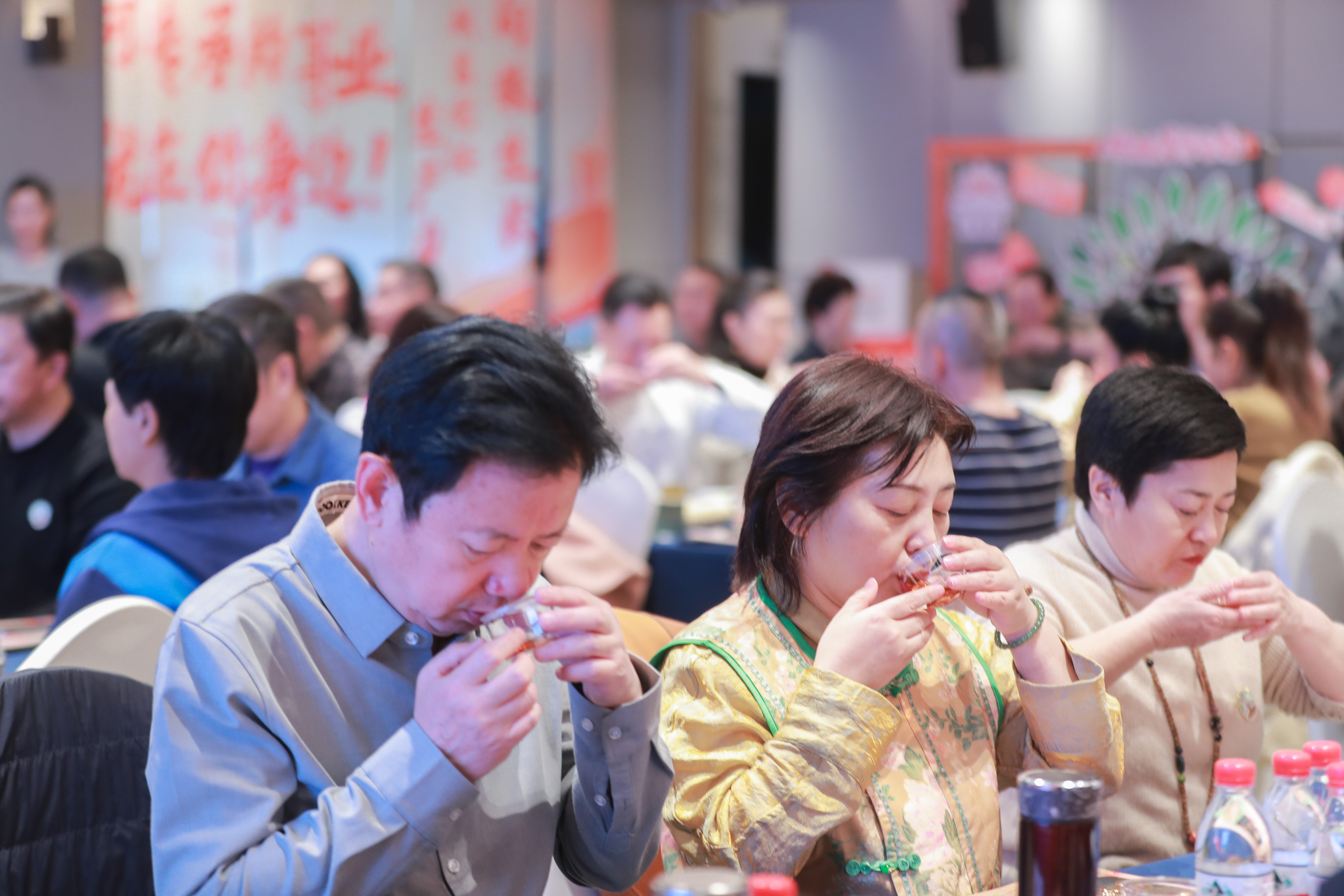 无限极微刊-活动现场11-2025-1125-在长沙，我们继续这场关于传承的对话