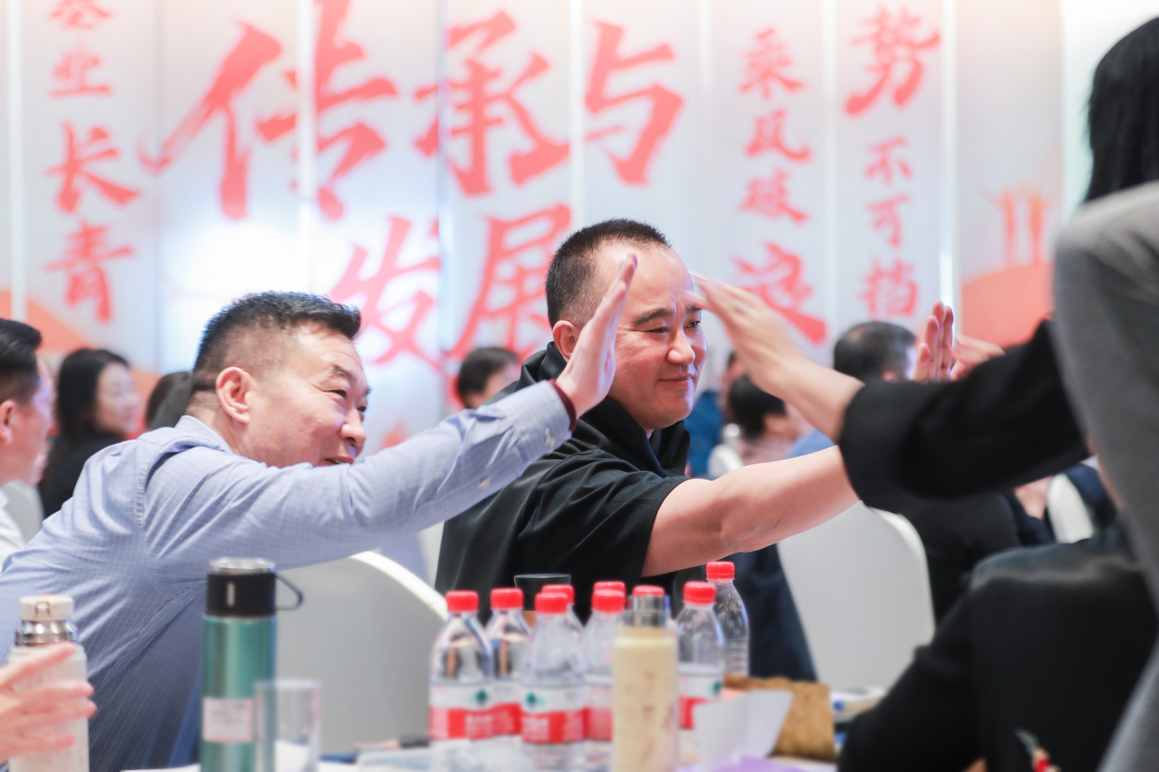 无限极微刊-活动现场17-2025-1125-在长沙，我们继续这场关于传承的对话