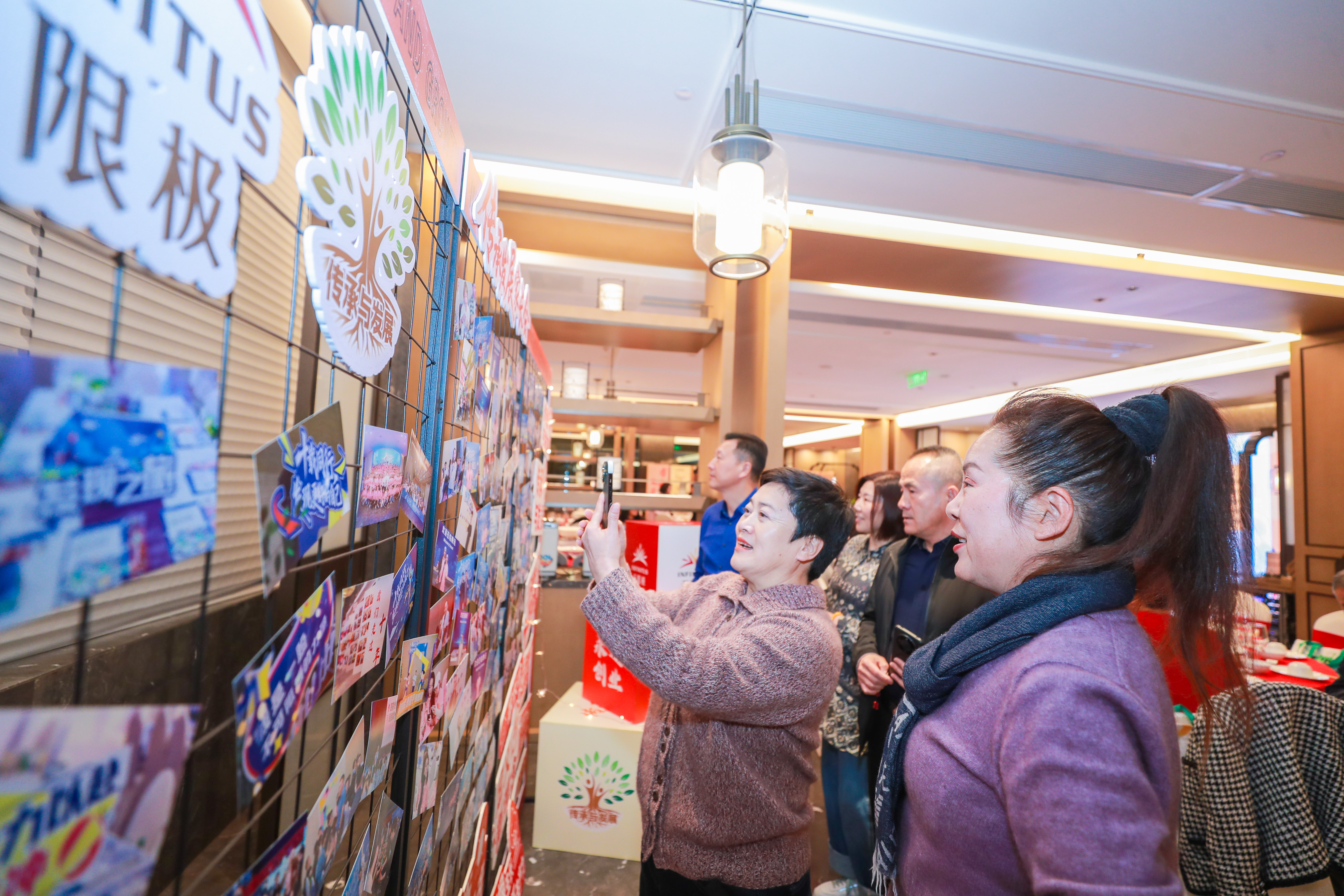 无限极微刊-活动现场21-2025-1125-在长沙，我们继续这场关于传承的对话