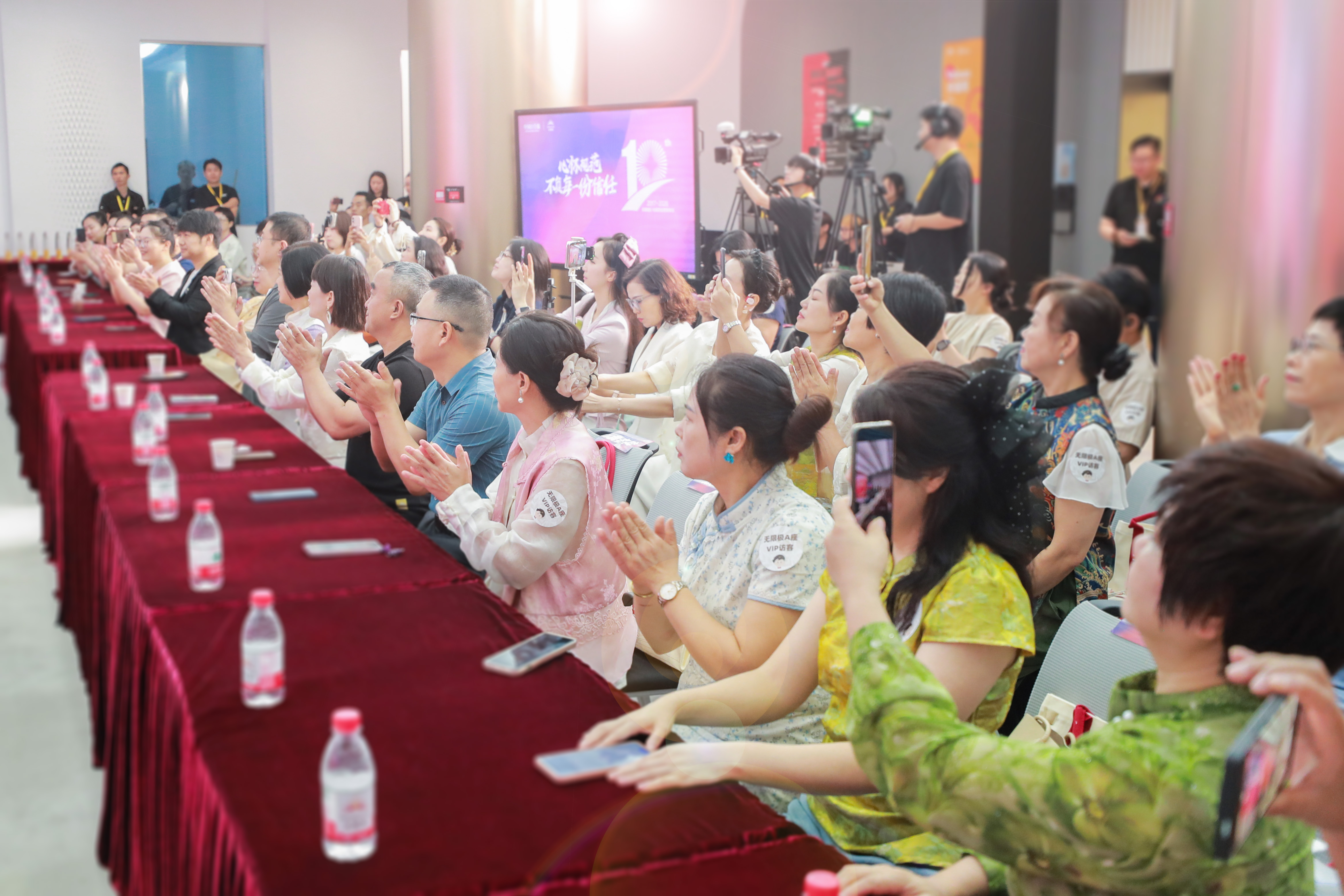 无限极微刊-活动现场4-2026-0618-十年坚守，869万人次的信任接力，仍在继续