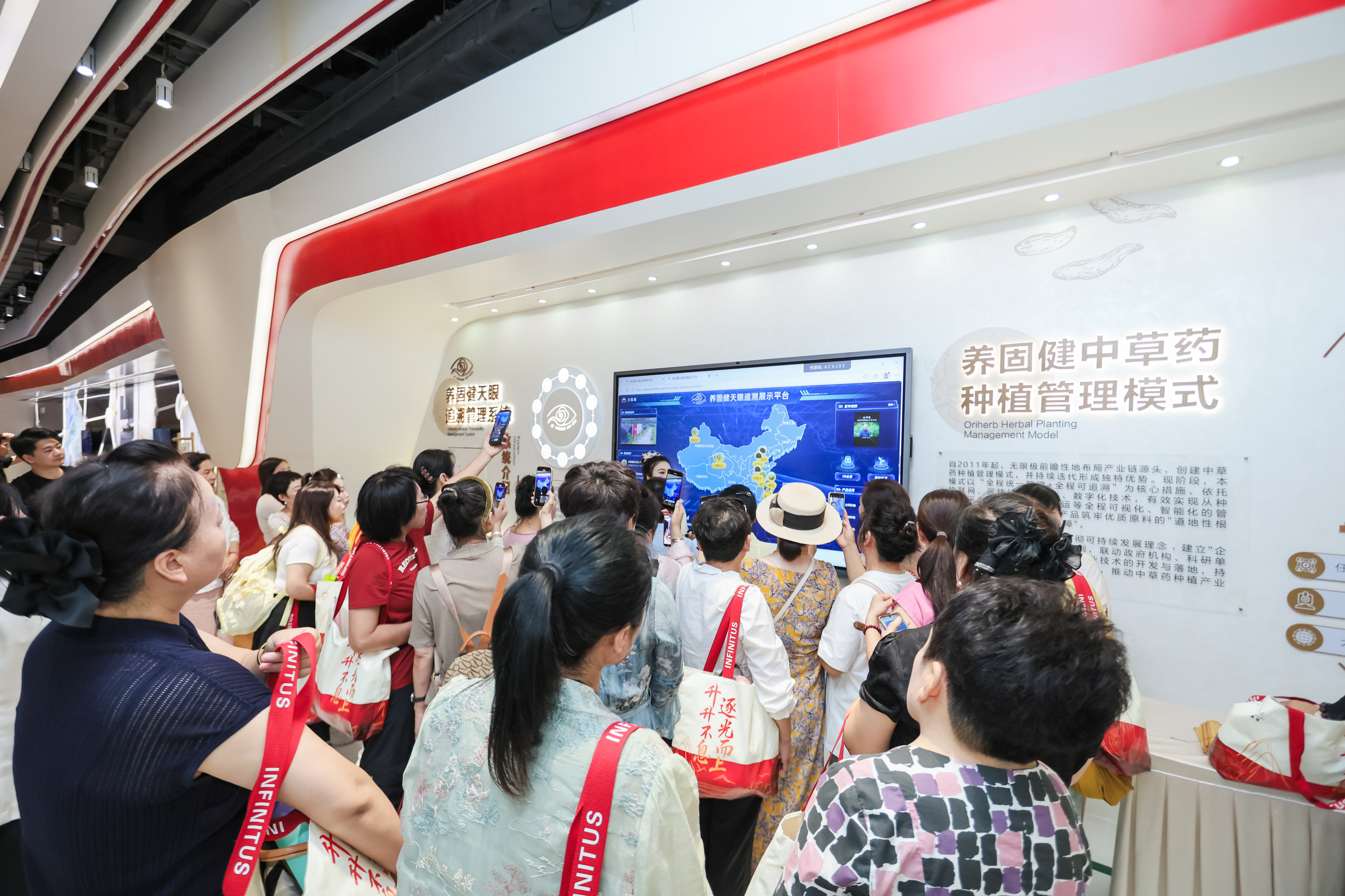 无限极微刊-表彰现场6-2026-0803-营口这场相聚，让改变被看见