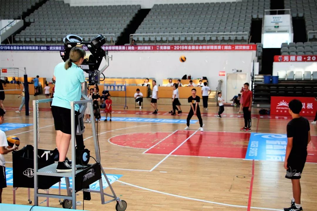 发球机,扣球机,传准器等职业队才有的专业设备,感受排球运动的独特